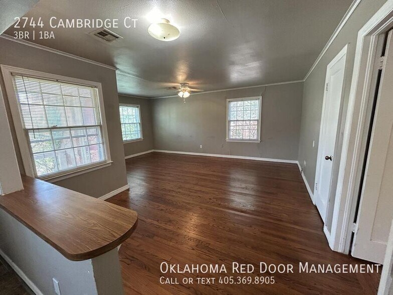 Building Photo - 2744 Cambridge Ct