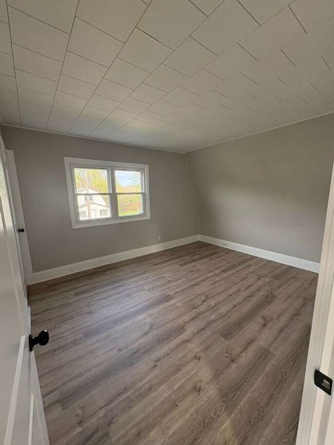 Building Photo - Spacious 4-Bedroom Home in Cleveland