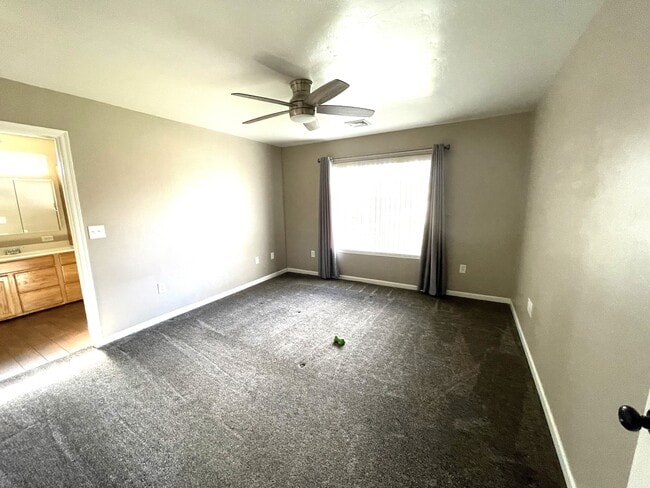 Building Photo - 5811 Wagon Wheel Ln