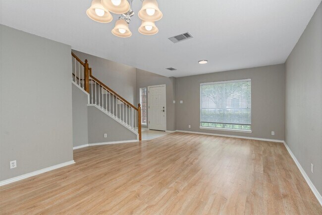 Building Photo - 5017 Cleves St