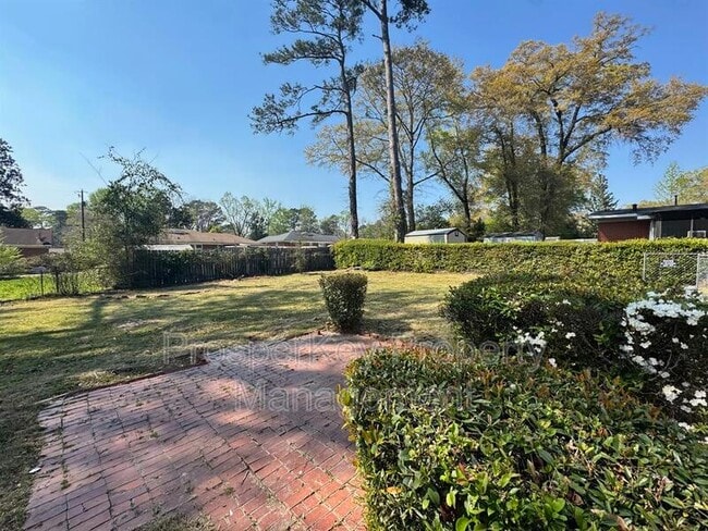 Building Photo - 419 Victoria Dr