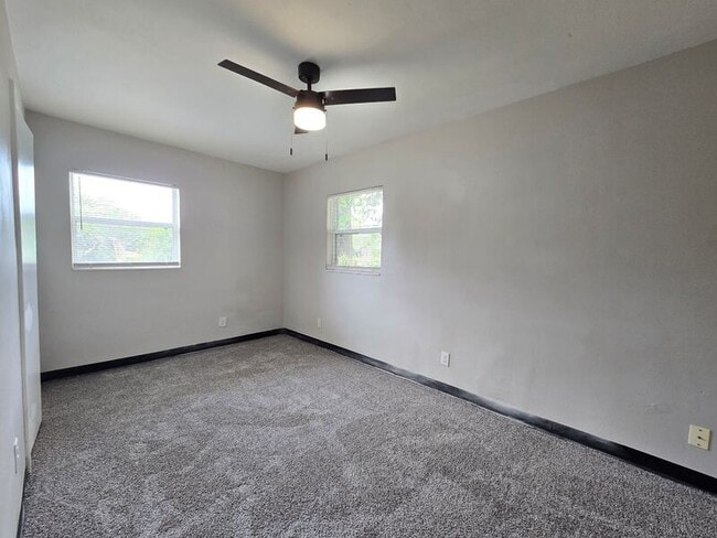 Building Photo - 824 N Florence Ave