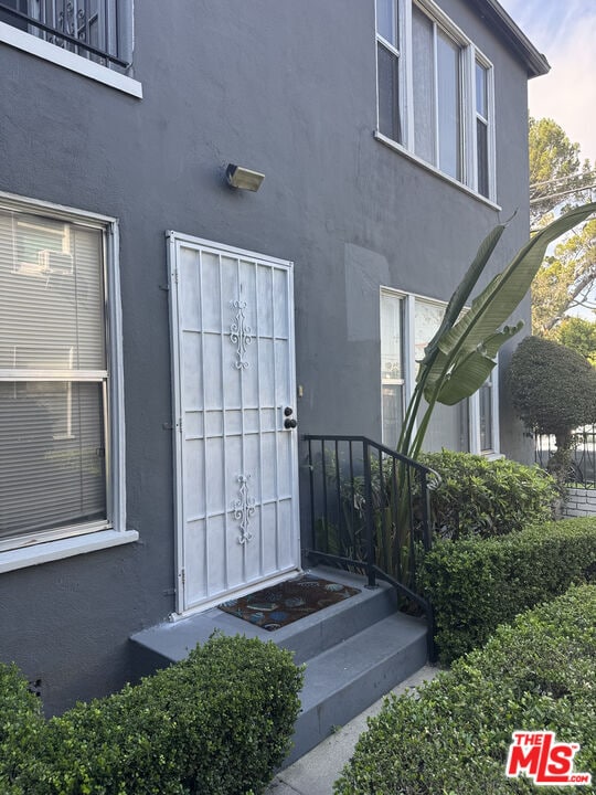 Building Photo - 2560 Venice Blvd.