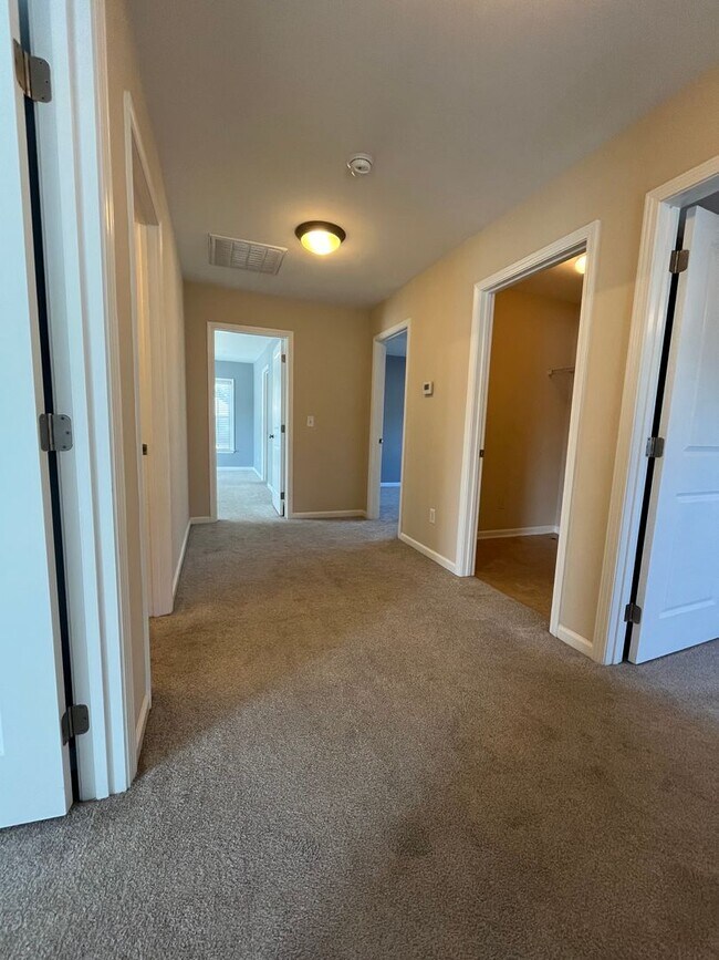 Building Photo - 4 Bedroom home in Arbor Walk