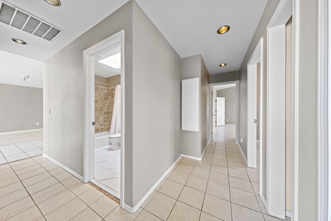 Building Photo - 655 Kane Ct
