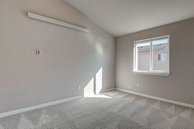 Building Photo - Beautiful Home in Newer Neighborhood