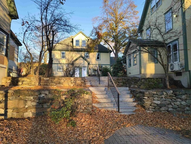 Building Photo - 386 Union Ave