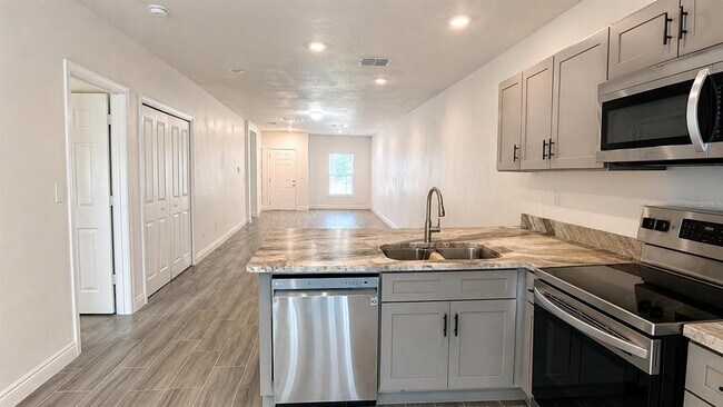 Building Photo - 309 Clermont Dr