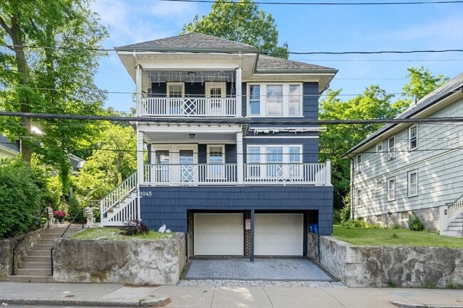 Building Photo - 1045 Adams St