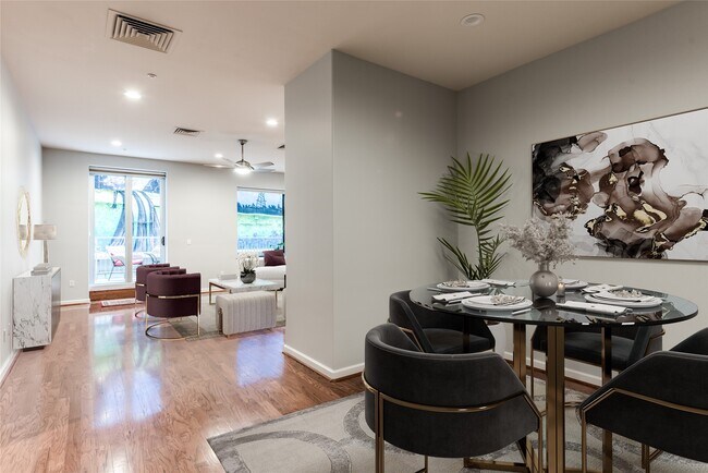 Primary Photo - 914 Main St