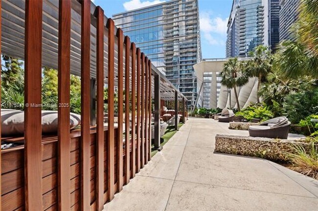 Building Photo - 88 SW 7th St