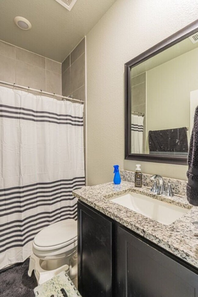 Building Photo - Beautiful home offers access to resort-style amenities
