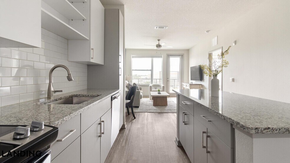 Building Photo - 7311 Baymeadows Way