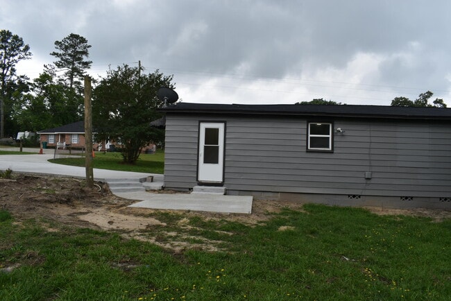 Building Photo - 512 Williams St