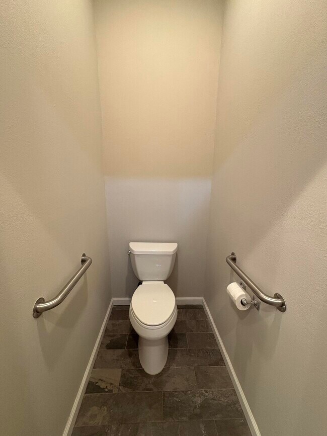 Building Photo - 8612 Eagle Rock Ave NE