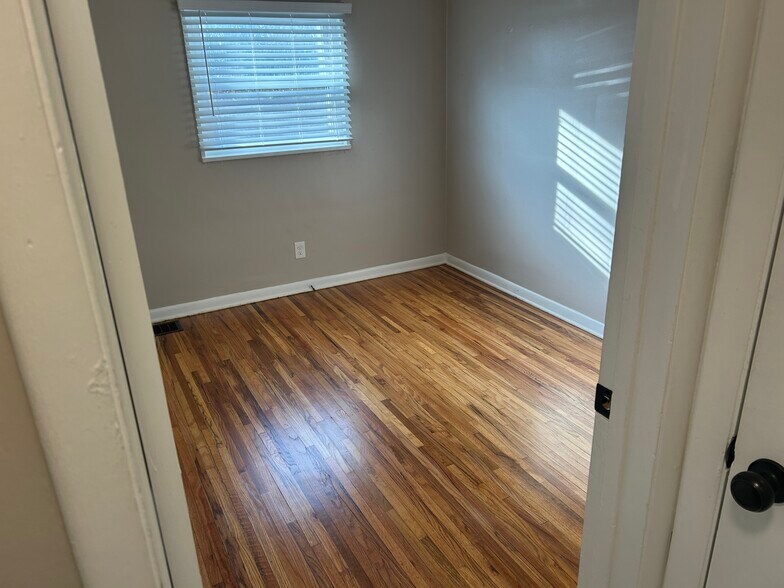 Building Photo - 94 Hinchey Ave