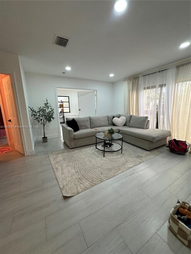 Primary Photo - 8660 SW 149th Ave