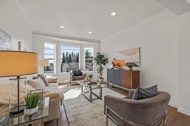 Primary Photo - 4730 Melrose Ave