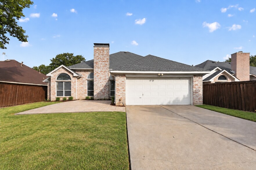 Building Photo - 1624 Ariel Dr