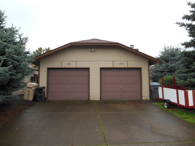 Primary Photo - 2 Bedroom Duplex ~ Centrally Located