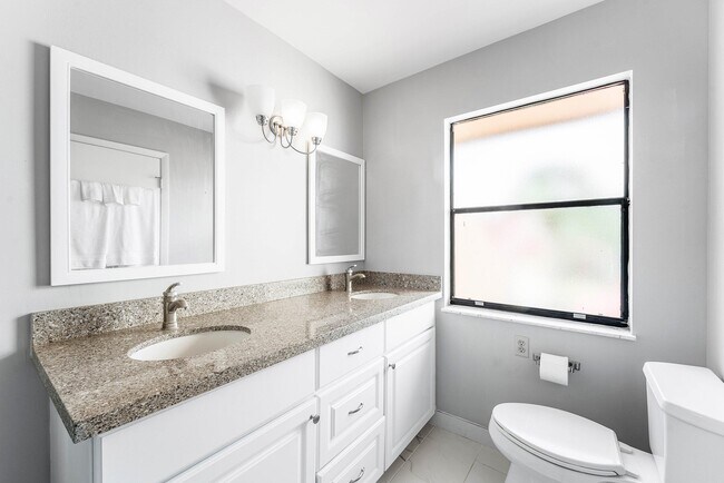 Building Photo - 816 Windermere Way