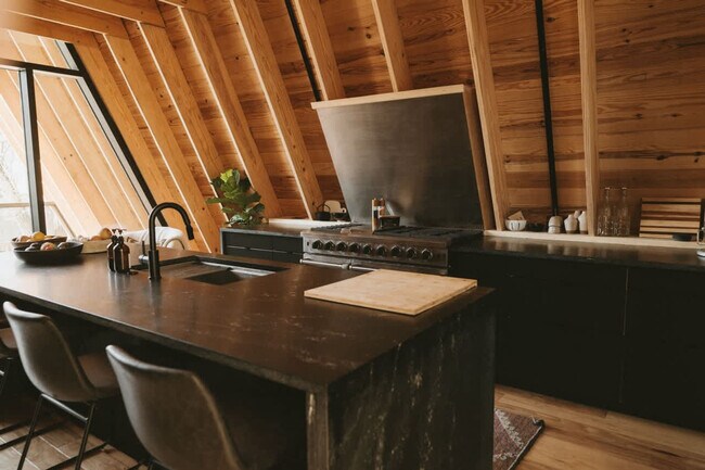 Building Photo - 503 NW D St