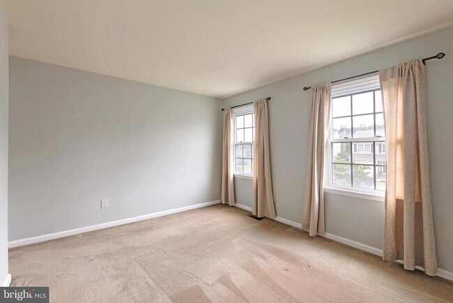 Building Photo - 8010 Old Parsonage Ct