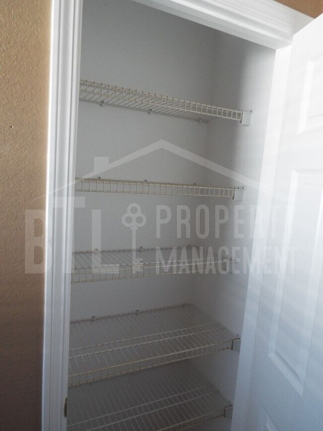 Building Photo - Beautiful 3BR Home in The Highlands with Community Pool