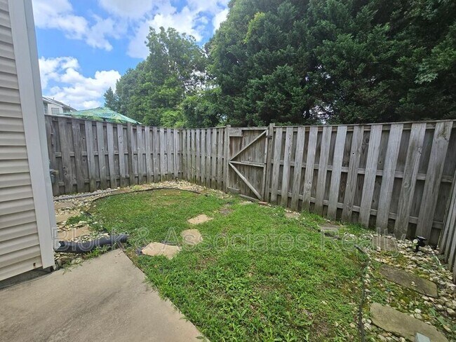 Building Photo - 210 Brittany Way