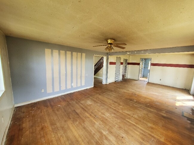 Building Photo - 410 N Branson St