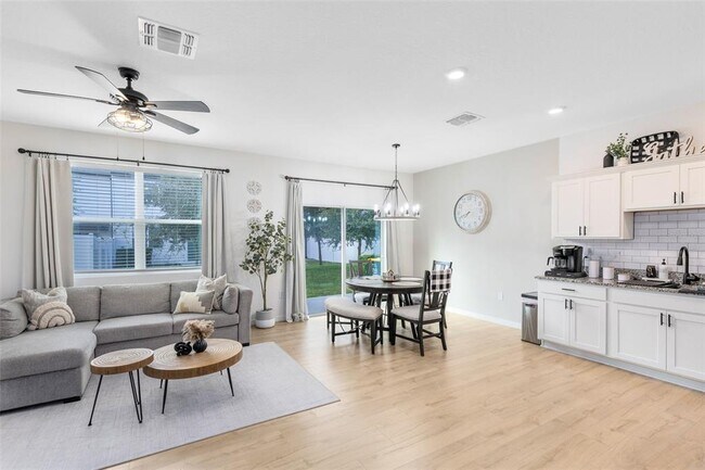 Building Photo - 528 Madison Dr