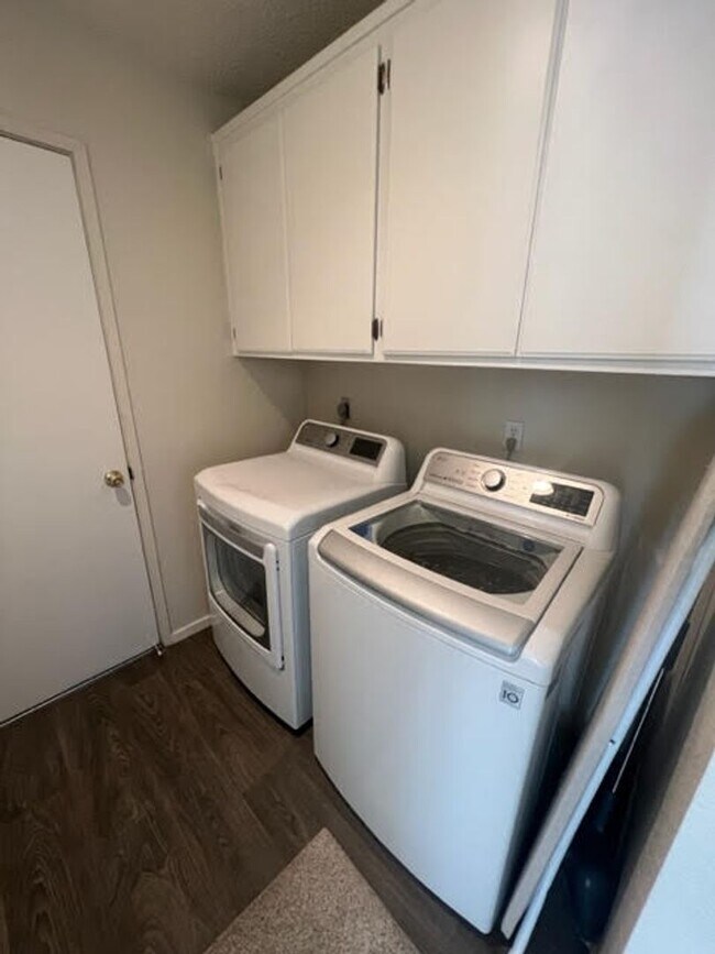 Building Photo - Clean Executive Rental Available Now