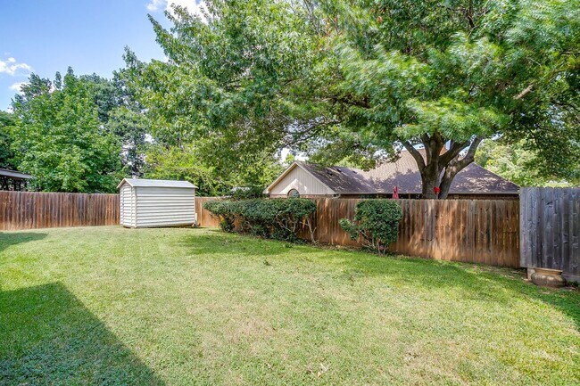 Building Photo - Freshly Remodeled 3 Bedroom, 2 Bath Home Awaiting New Tenants- FWISD- 76133