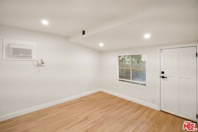 Building Photo - 15005 Killion St