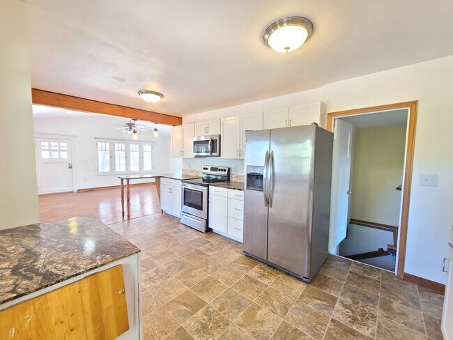 Building Photo - $2,200- 4 Bed / 2 Bath House on an Almost ...