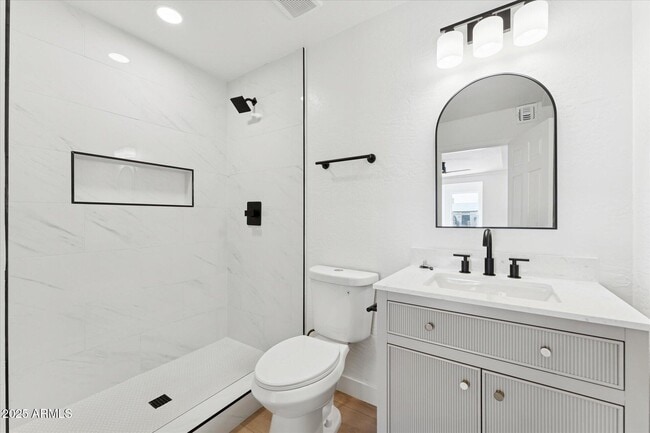 Building Photo - 9554 E Dallas St