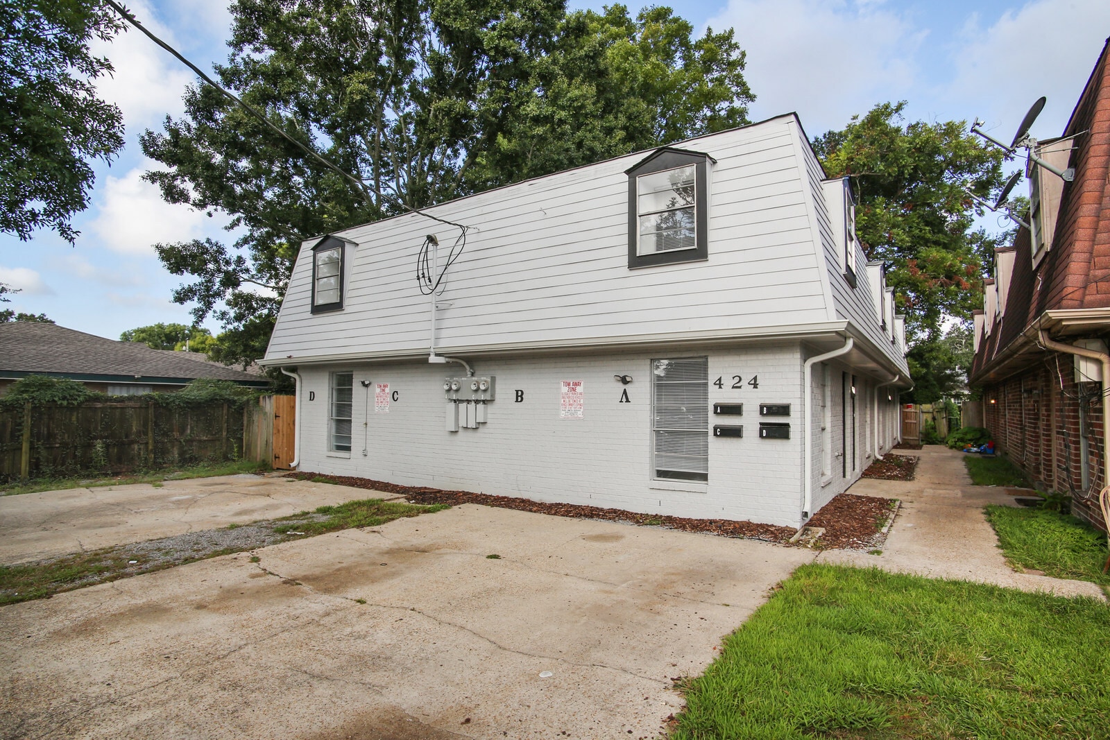 Building Photo - 424 Deckbar Ave