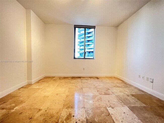 Building Photo - 1050 Brickell Ave
