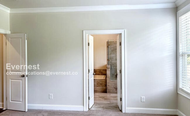 Building Photo - 1011 Towneship Wy