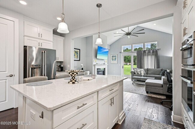 Building Photo - 42 Dogleg Ln