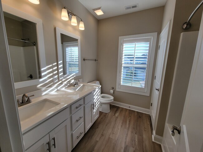 Building Photo - 232 Leonda Dr