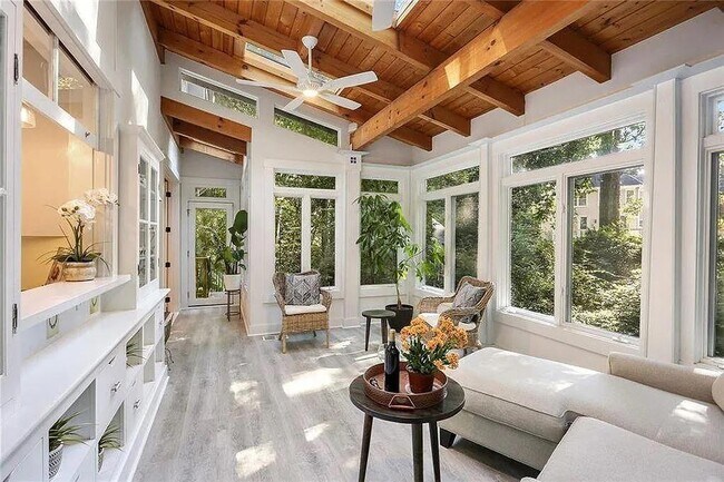 Building Photo - 930 Manchester Pl NW