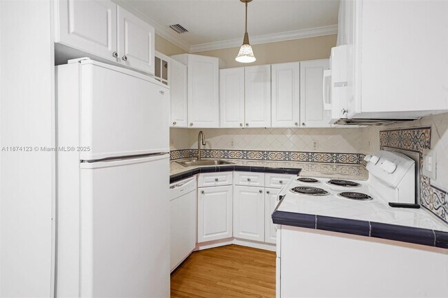 Building Photo - 45 Antilla Ave