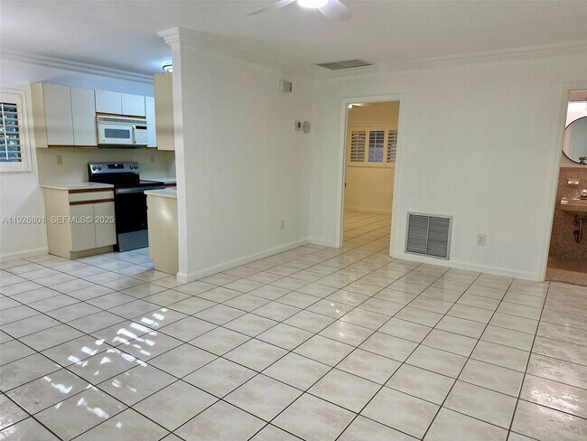 Building Photo - 2842 Coconut Ave