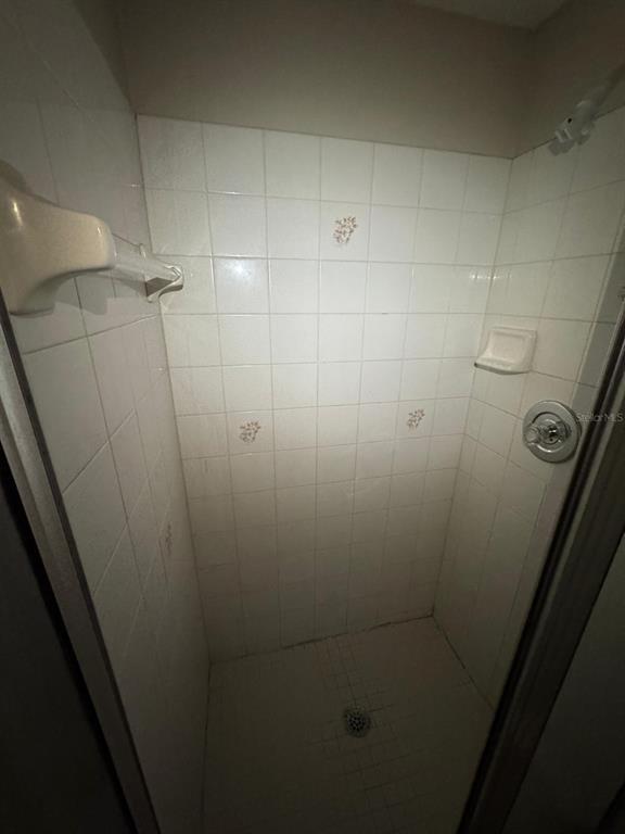 Building Photo - 2416 SE Garden Terrace