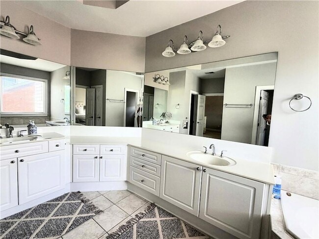 Building Photo - 3008 Riverstone Tr