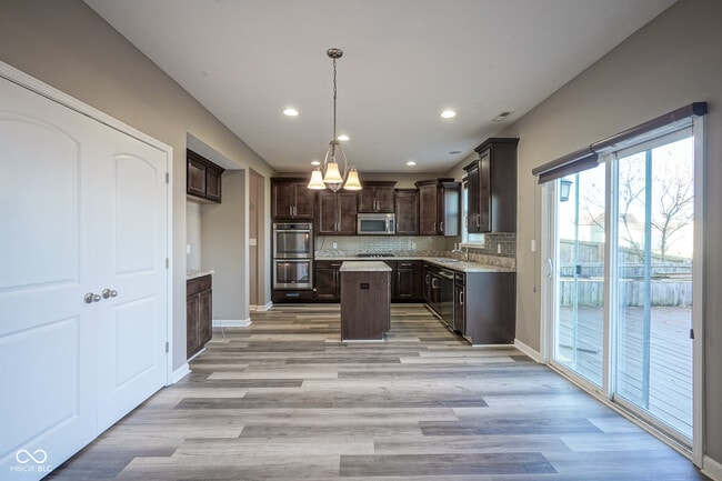 Building Photo - 5764 Bluff View Ln