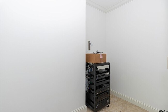 Building Photo - 2801 Wexford Dr