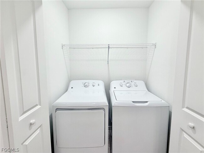 Building Photo - 15285 Grn Acrs Ave