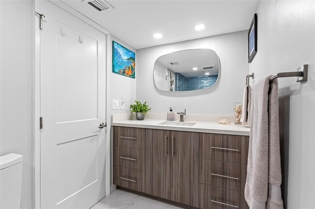 Building Photo - 3900 Galt Ocean Dr